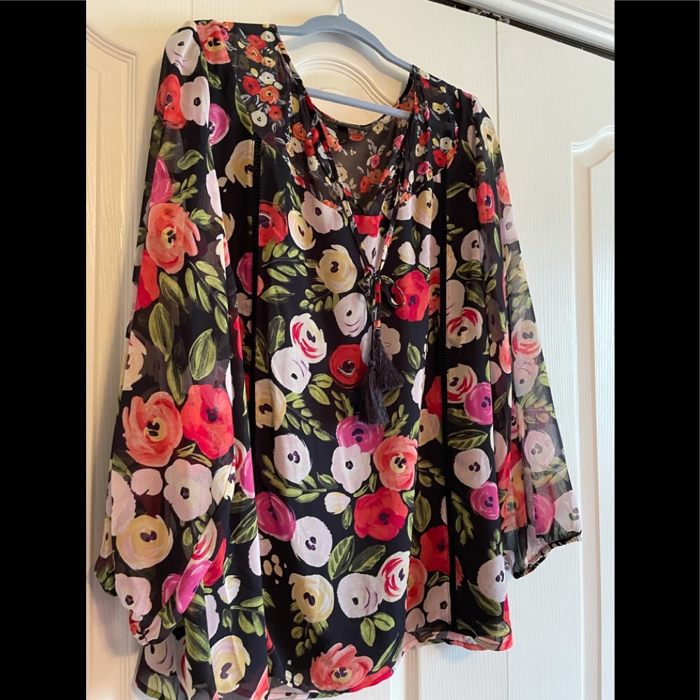 Georgette flowered BoHo blouse with lining.